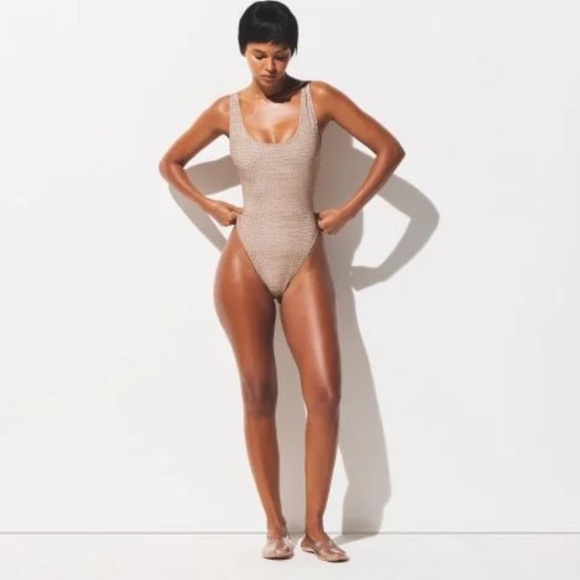 SKIMS scoop neck dune one piece - Picture 1 of 6